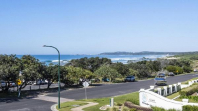 Breakers 2 - 7, 18 - 20 Pacific Parade